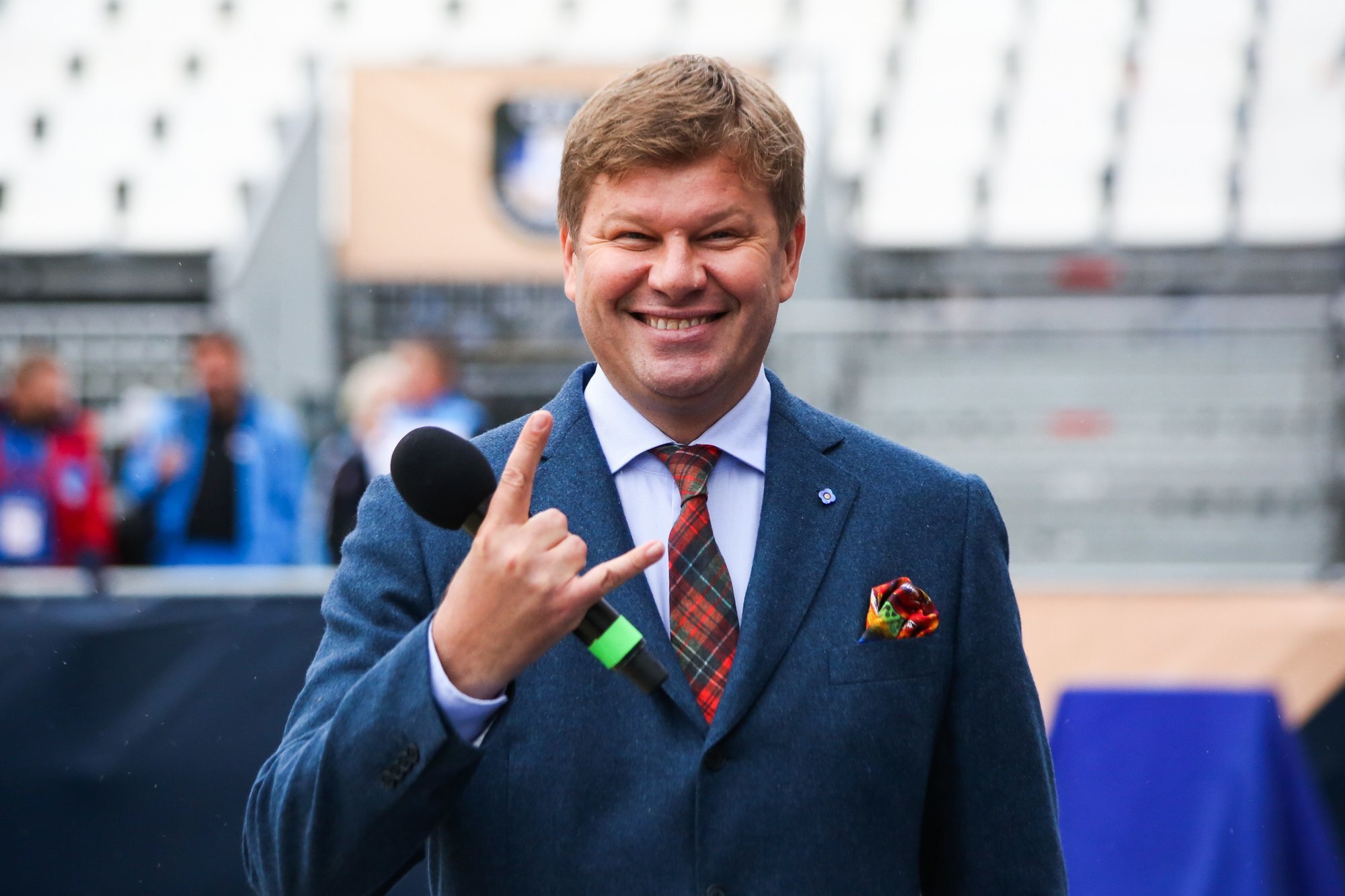 Я с придурками в прямой эфир не выхожу! Губерниев покинул эфир программы Есть тема! после перепалки с депутатом Хамзаевым