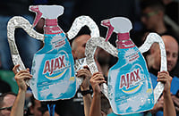 Game Over и стиральный порошок Ajax: фанаты «Интера» поиздевались над вылетом «Юве» из ЛЧ
