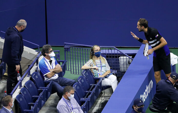 Медведев остался без финала US Open: сорвался на ошибку судьи и упустил две партии с сетболов
