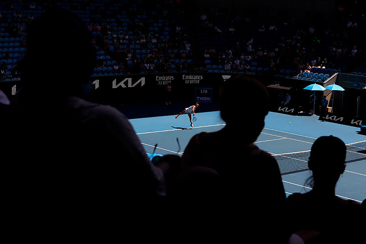 Магия Australian Open – игра света и тени на фото. Такого драматизма больше нигде не найти!