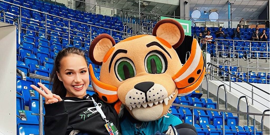 Загитова посетила Sochi Hockey Open: Олимпийская чемпионка готова поддержать хоккеистов на трибунах