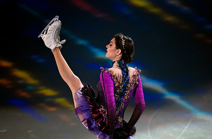 Премьера Медведевой с колесом на льду и в балетной пачке: это неизданная программа, которую Женя развалила год назад