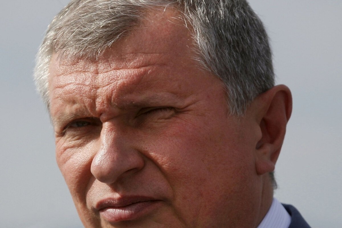 Сечин наложил вето на возвращение Федотова в ЦСКА после армии, назвав его предателем, и отчитал Есмантовича за попытку вернуть вратаря (Арена Незыгар