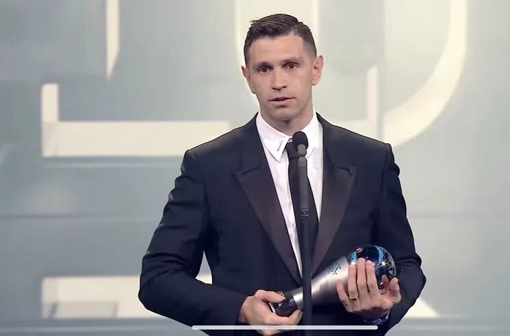 Мартинес выиграл приз ФИФА вратарю года, опередив Куртуа и Буну