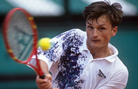 Умер Александр Волков – один из первых русских топ-теннисистов. Он побеждал великих и умел мотивировать Сафина