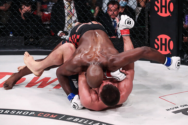 Лучший ученик Федора закончил в крови бой за $1 млн. Немков отдавал финал – но помог несчастный случай Лучший ученик Федора закончил в крови бой за $1 млн. Немков отдавал финал – но помог несчастный случай