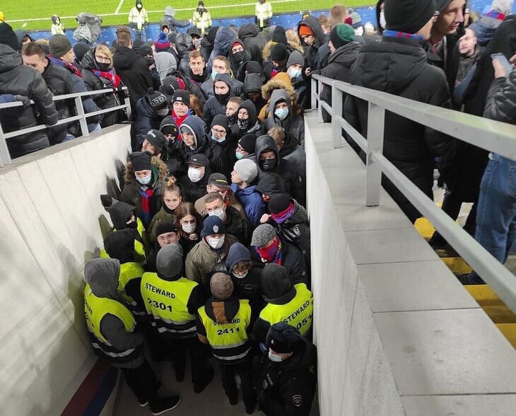 РФС и клубы годами просят полицию уйти со стадионов, но силовики резко против