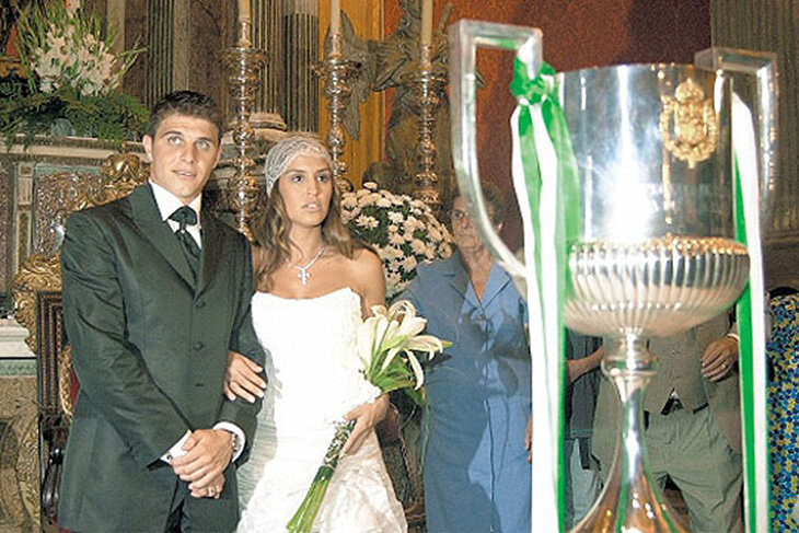 Лавстори 40-летнего Хоакина и Кубка Испании: таскался с трофеем на свадьбе и снимался голым (говорит, что монтаж) 