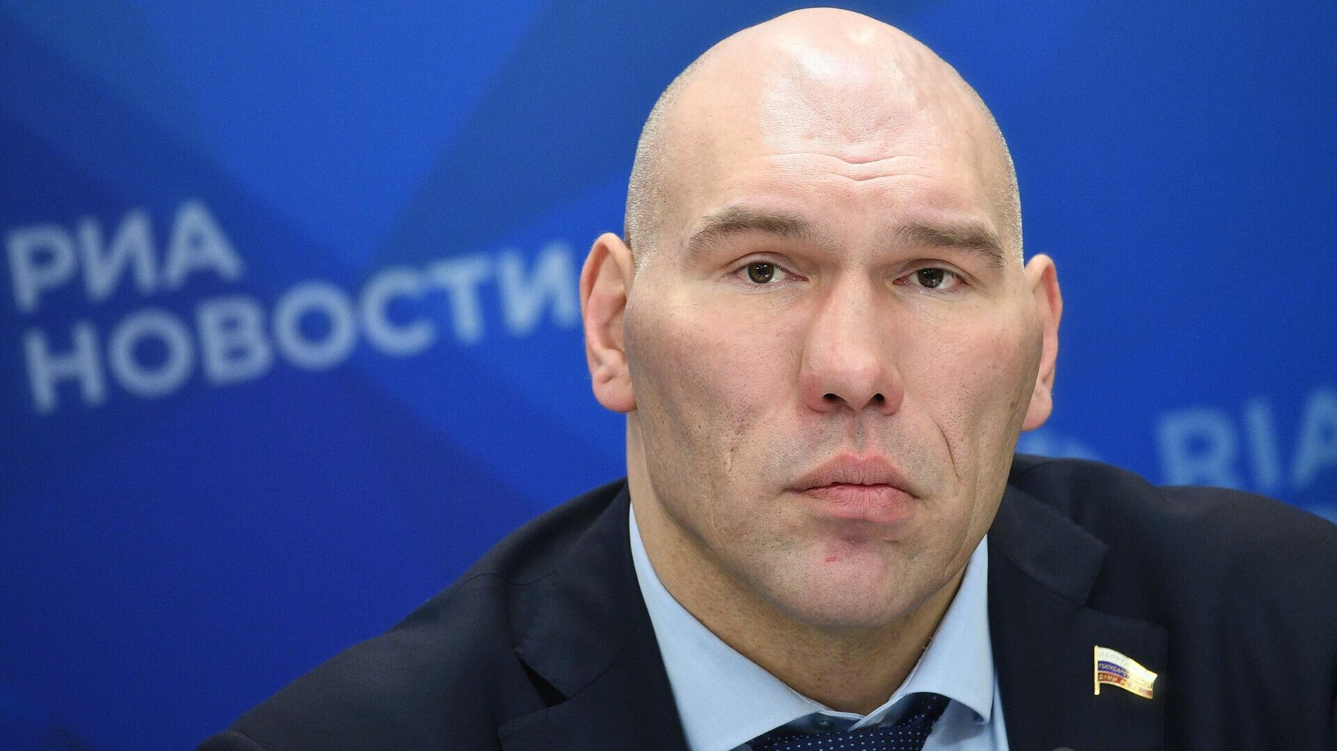 Валуев о пиве на стадионах: Я против. Давайте заодно и покурим. А потом всплескиваем руками за распоясавшихся граждан с пивными животами, бесплодных