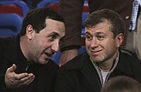 Абрамович думал купить ЦСКА, привел туда «Сибнефть» и считался тайным владельцем клуба. На это даже намекал Путин