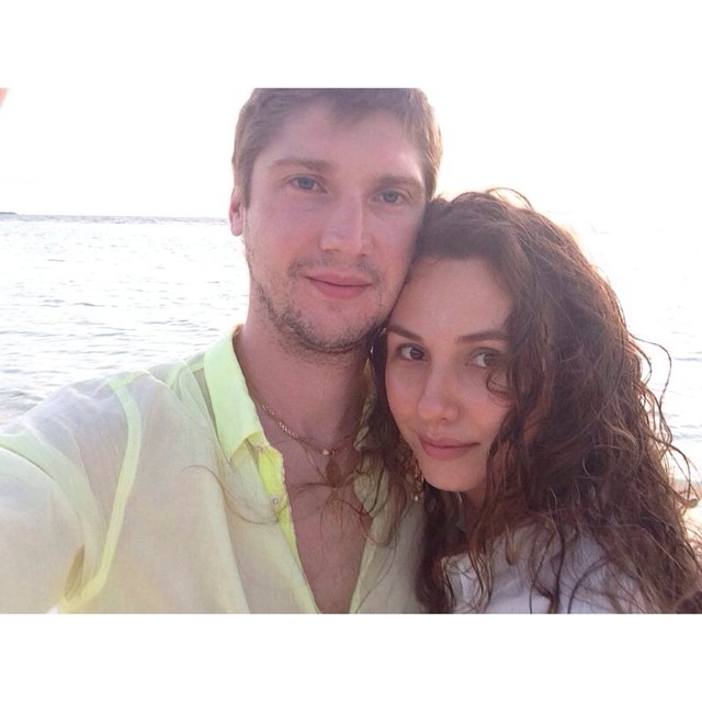 Бобровский с женой фото
