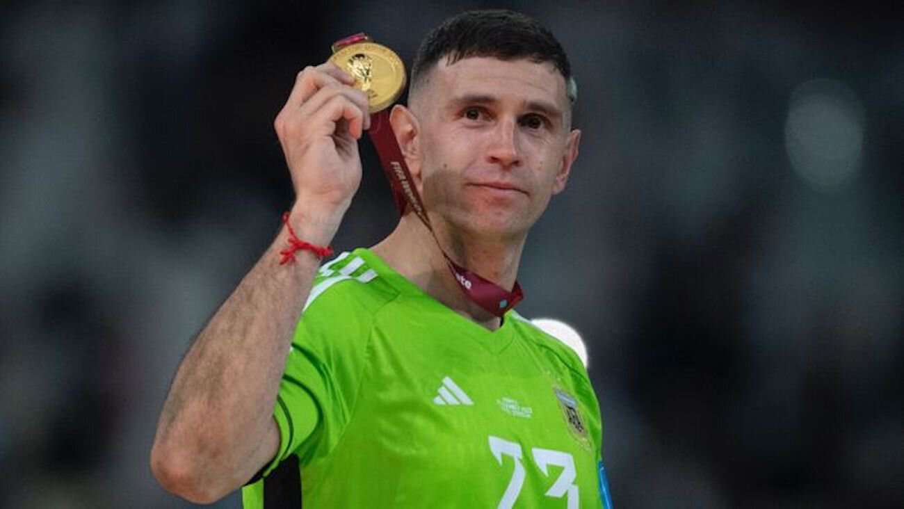 Эмилиано Мартинес за 20 тысяч фунтов купил бельгийскую овчарку для охраны медали за победу на ЧМ-2022