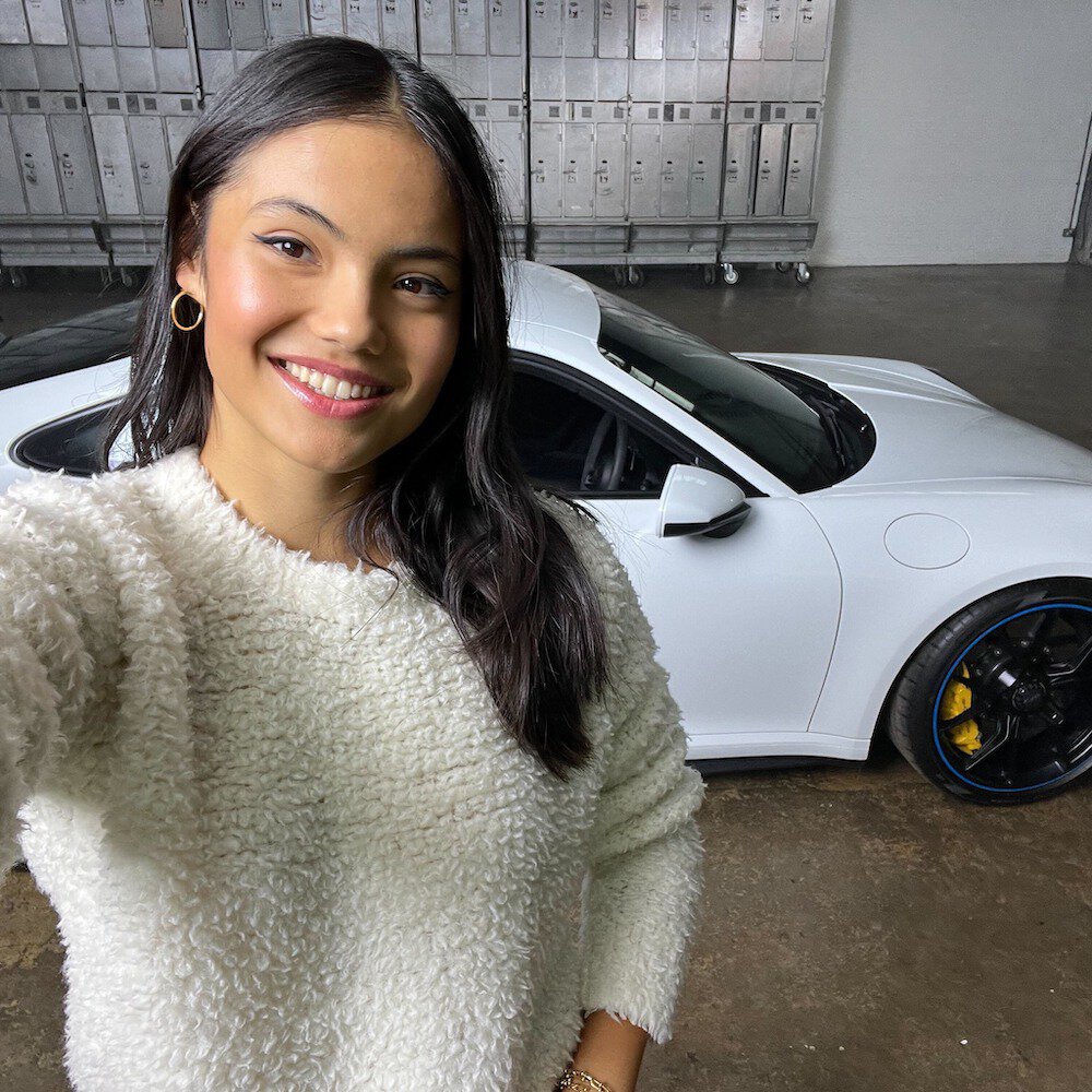Девушка на миллиард Радукану – лицо Porsche, но ездит на «самом дешевом авто Британии». Ее финансы контролируют родители