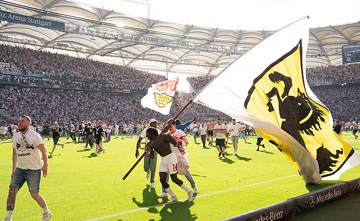 В Бундеслиге спасение празднуют ярче, чем титул! «Штутгарт» забил на 90+2, а дальше – море фанатов на поле
