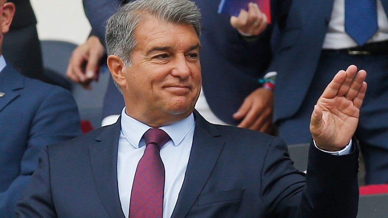 Лапорта объяснил Хави причины доверия к Куману. Президент Барсы уверен, что команда будет бороться за титулы