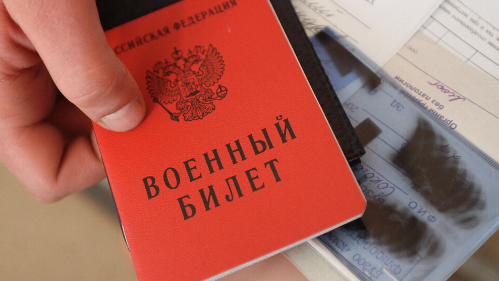 Экс-вратарь Салавата Сулейманов заплатил за покупку военного билета, но не получил документ