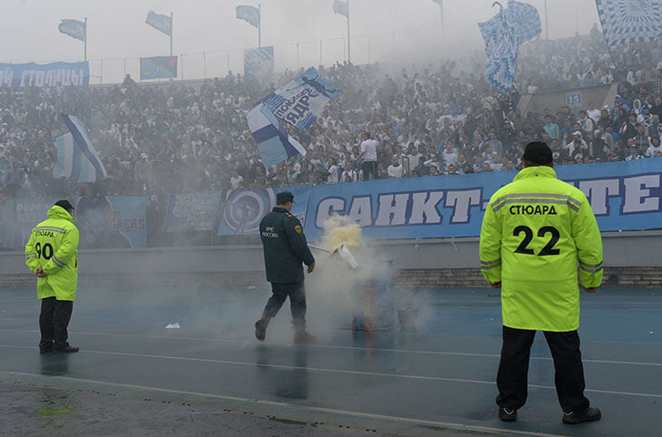 РФС и клубы годами просят полицию уйти со стадионов, но силовики резко против
