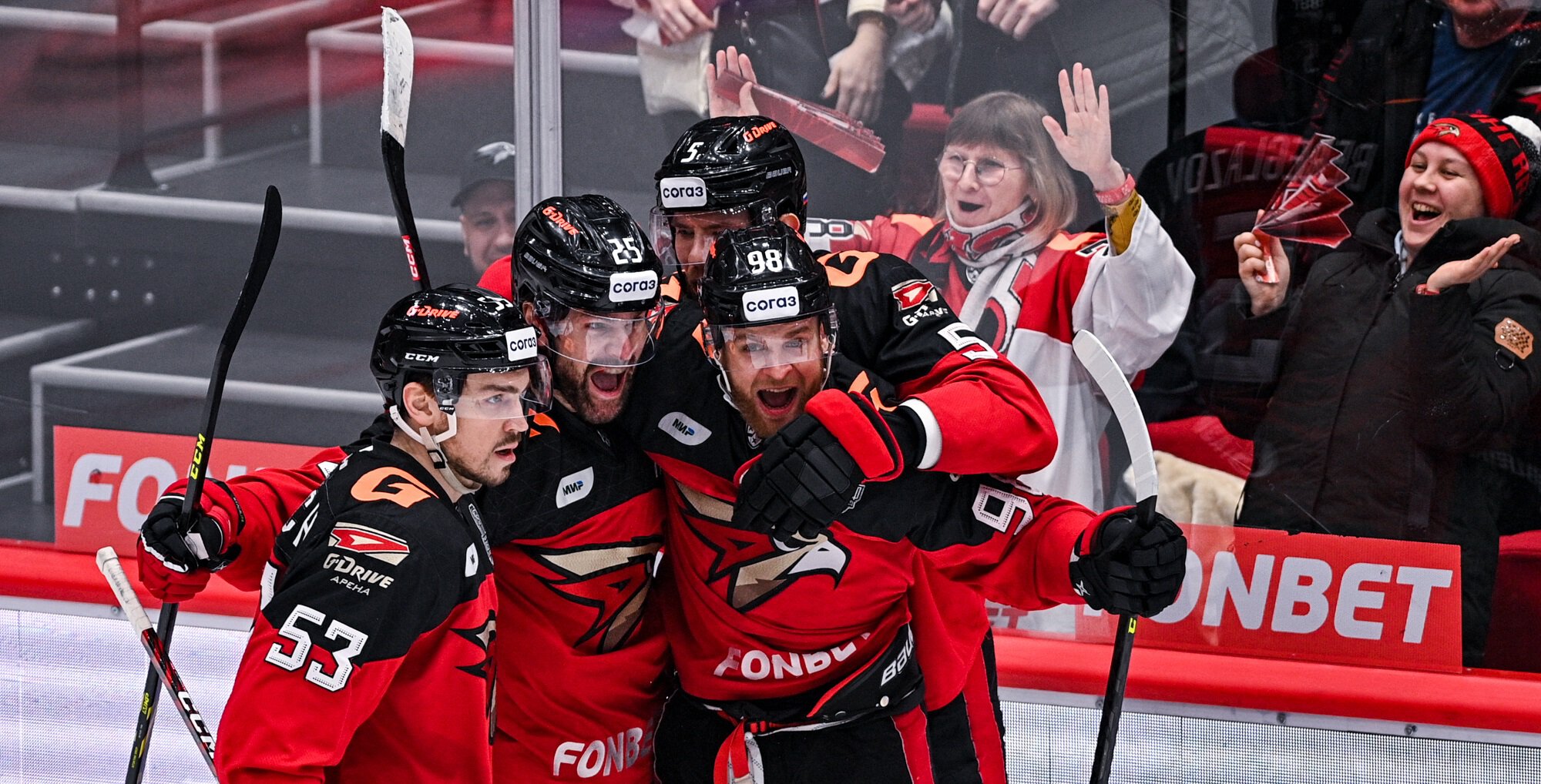 Авангард повел 3-1 в серии с Сибирью, выиграв четвертый матч 4:1