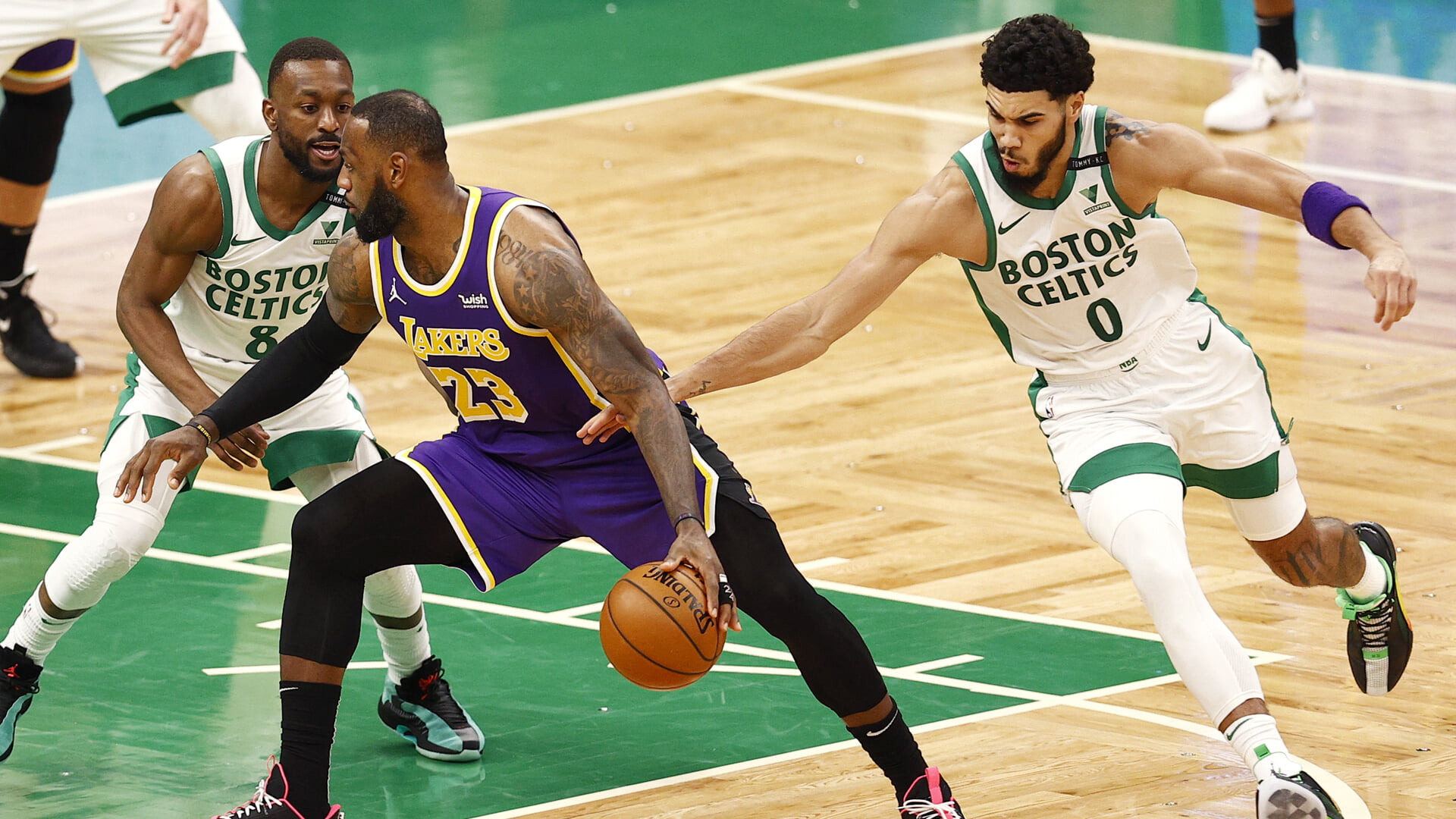 Лейкерс селтикс. Лейкерс против бостона. Бостон селтикс лос анджелес лейкерс. Лейкерс селтикс. Бостон селтикс лос анджелес лейкерс.