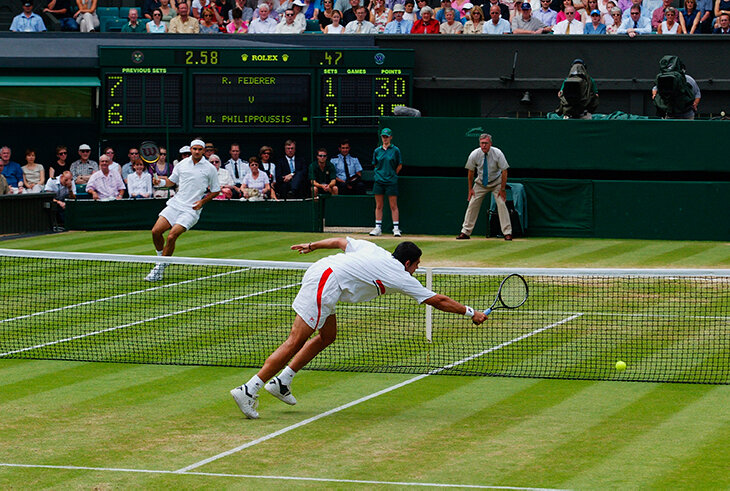 Федерер и «Уимблдон» – это любовь. Первый титул Роджер взял в 2003-м, когда не мог сидеть из-за боли в спине и скорбел по тренеру