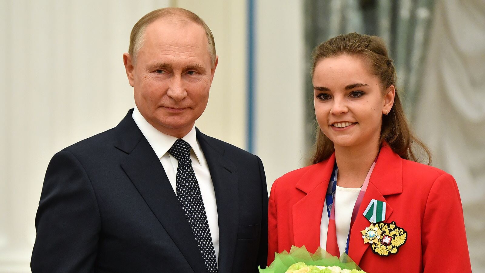 Дзюба и Шварц лучшие в РПЛ в сентябре, скандал из-за BMW Авериной, суперпобеда Акатьевой в фигурке, сборную по борьбе не пустили в самолет и другие