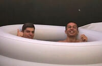Между гонщиками «Ред Булл» – настоящий броманс: теперь вместе принимают холодную ванну