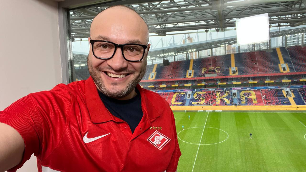Спартак подарил Геничу клубный бомбер