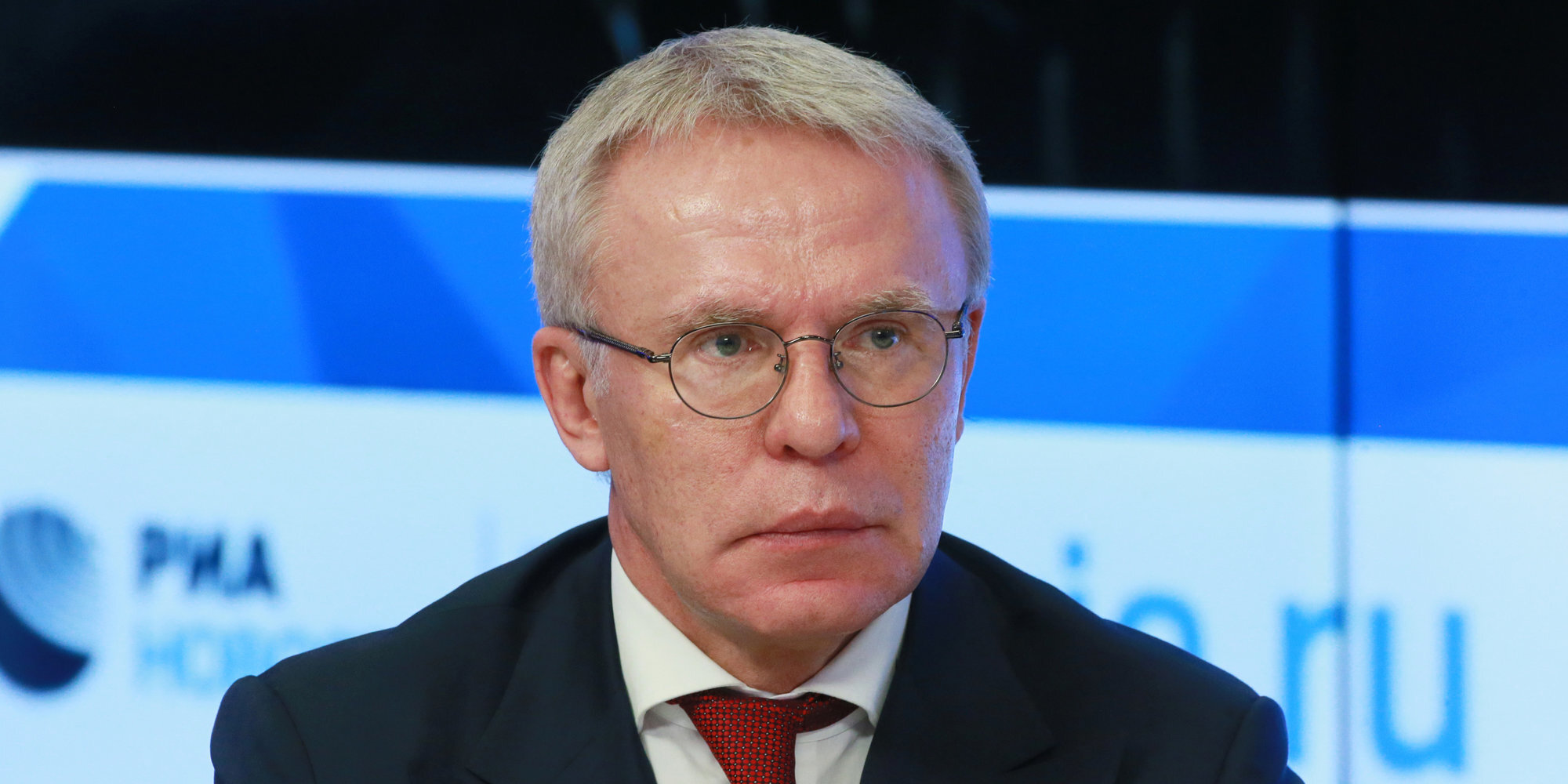 Трубочка, пакет, одноразовая посуда, которую мы можем выбросить в речку, снова попадает к нам на стол в виде микропластика. Фетисов школьникам об эк