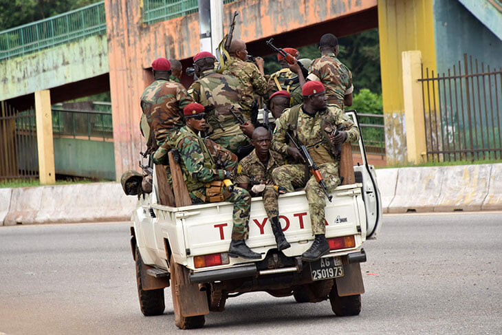 Настоящее безумие не в Бразилии, а в Гвинее! Военные свергли президента и закрыли границы, «Локо» не может вернуть Камано