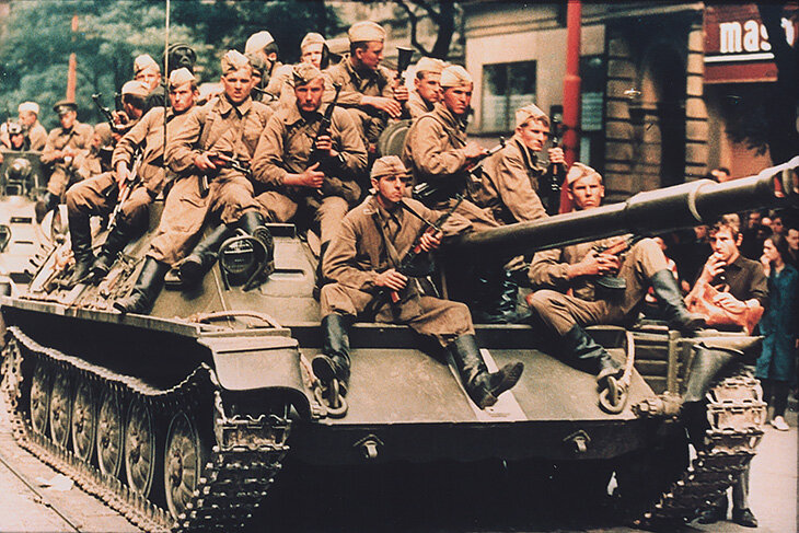 В 1968-м советские танки вошли в Чехословакию. Из-за этого УЕФА провел новую жеребьевку – московское и киевское «Динамо» снялись с турниров