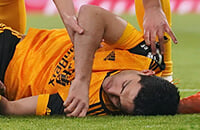Рауль Хименес получил перелом черепа. Звучит страшно – как после этого возвращаются в футбол?