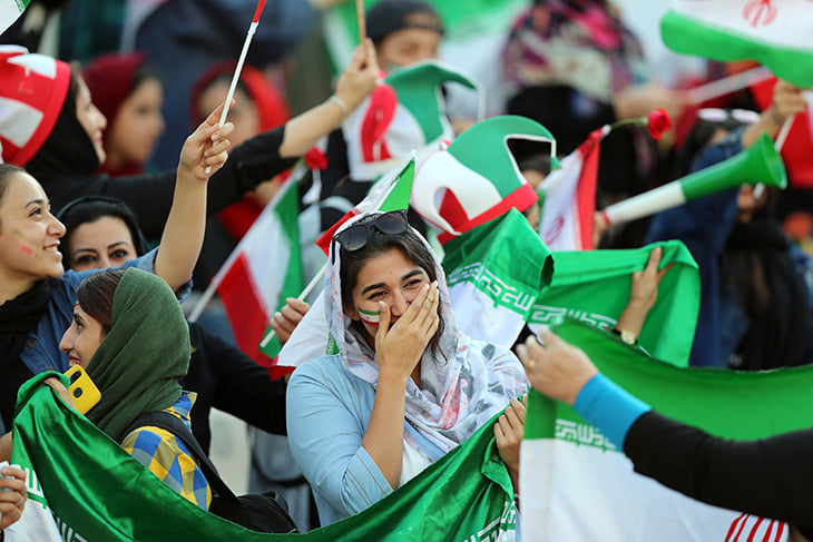 В Иране женщин пустили на стадион впервые за 40 лет. Жизнь стала ярче