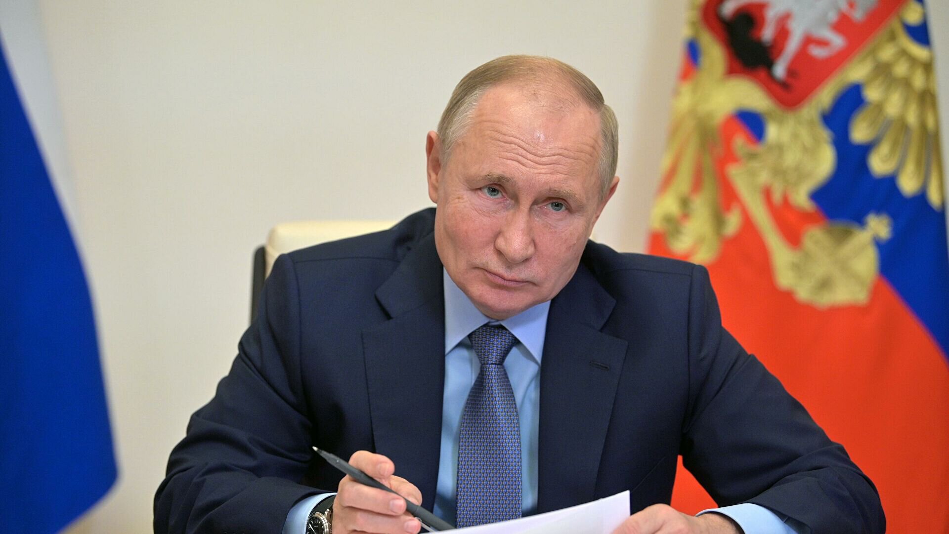 Песков о том, кого Путин поддерживал в финале Кубка России: Президент никогда не говорит, за кого болеет. Менять традицию не будем