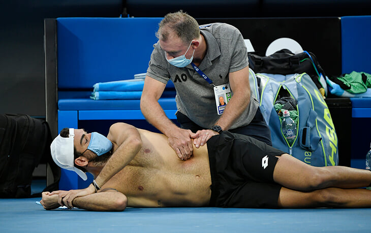 Джокович выиграл Australian Open с надрывом мышц живота. В Австралии таких травм было много – вероятно, из-за карантина
