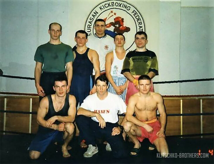 Виталий Кличко очень успешно дрался в кикбоксинге. Но в финале чемпионата Европы-1992 его вырубили с вертухи в голову