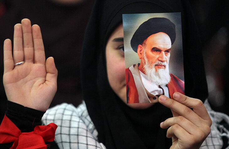 «Мое исключение из сборной не стоит и волоса иранской женщины». Азмун поддержал протесты после смерти 22-летней студентки