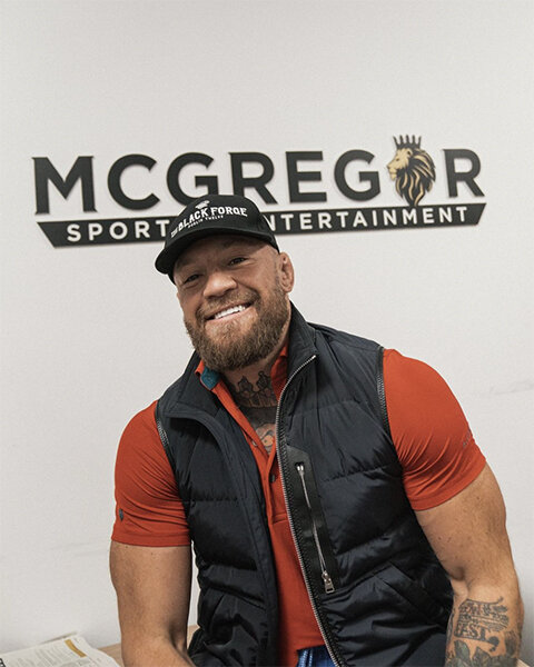 Конор может вернуться в UFC этой осенью. Макгрегор набрал лишний вес (целых 15 кг), много тусовался, но хочет драться за пояс 