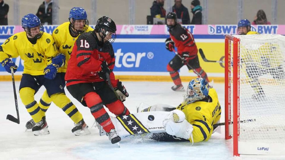 Канада проиграла Швеции (0:8) на юниорском ЧМ-2023, Аксель Сандин Пелликка набрал 5 очков. Это первое поражение канадцев с разницей 7 шайб с 2016 год
