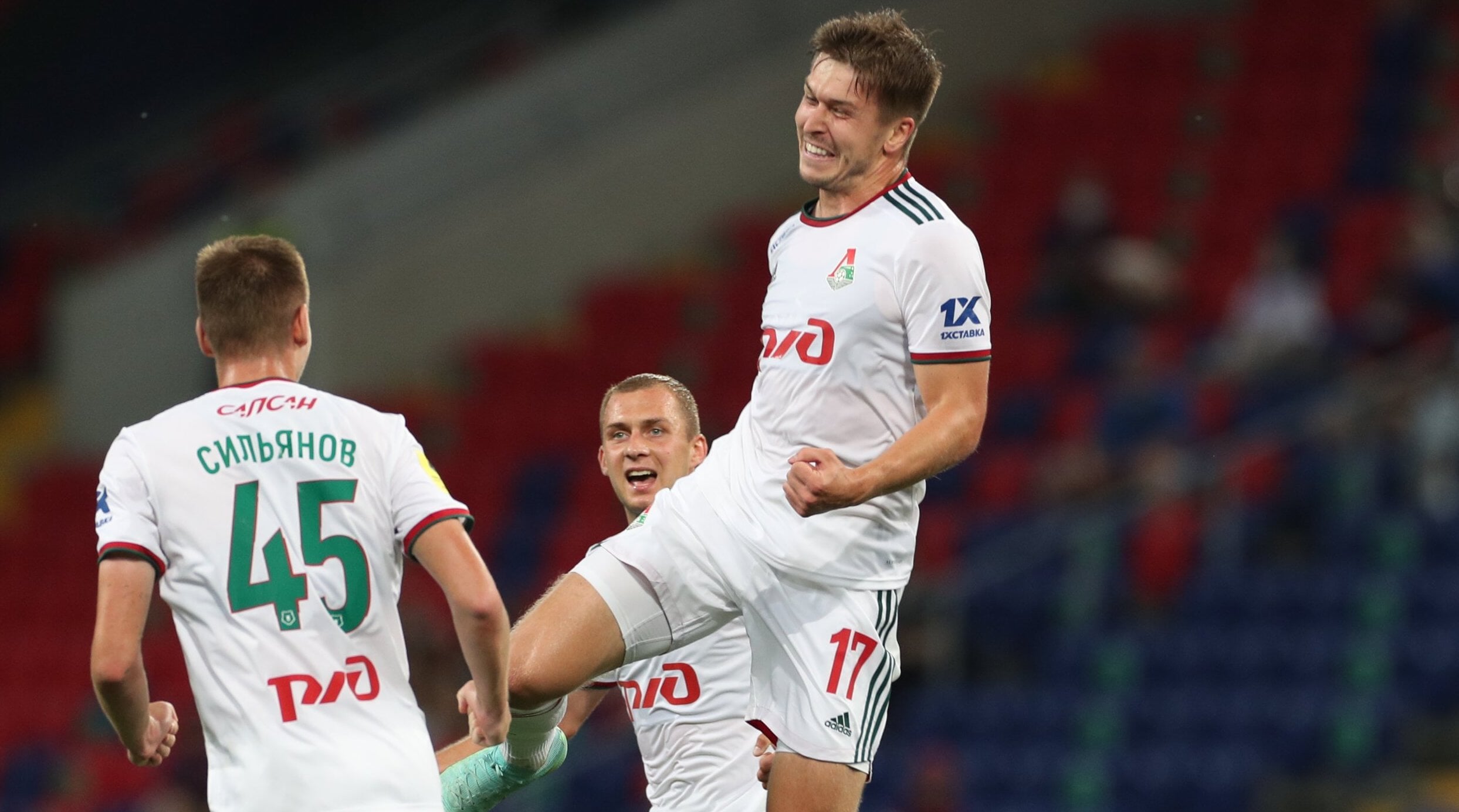 Локо одержал волевую победу над ЦСКА (2:1). Смолов и Жемалетдинов ответили на гол Бистровича