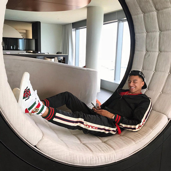 Dzhessi Lingard Kajfuet Ot Zhizni No Eto Ne Meshaet Emu Tashit Angliyu Siesta Blogi Sports Ru