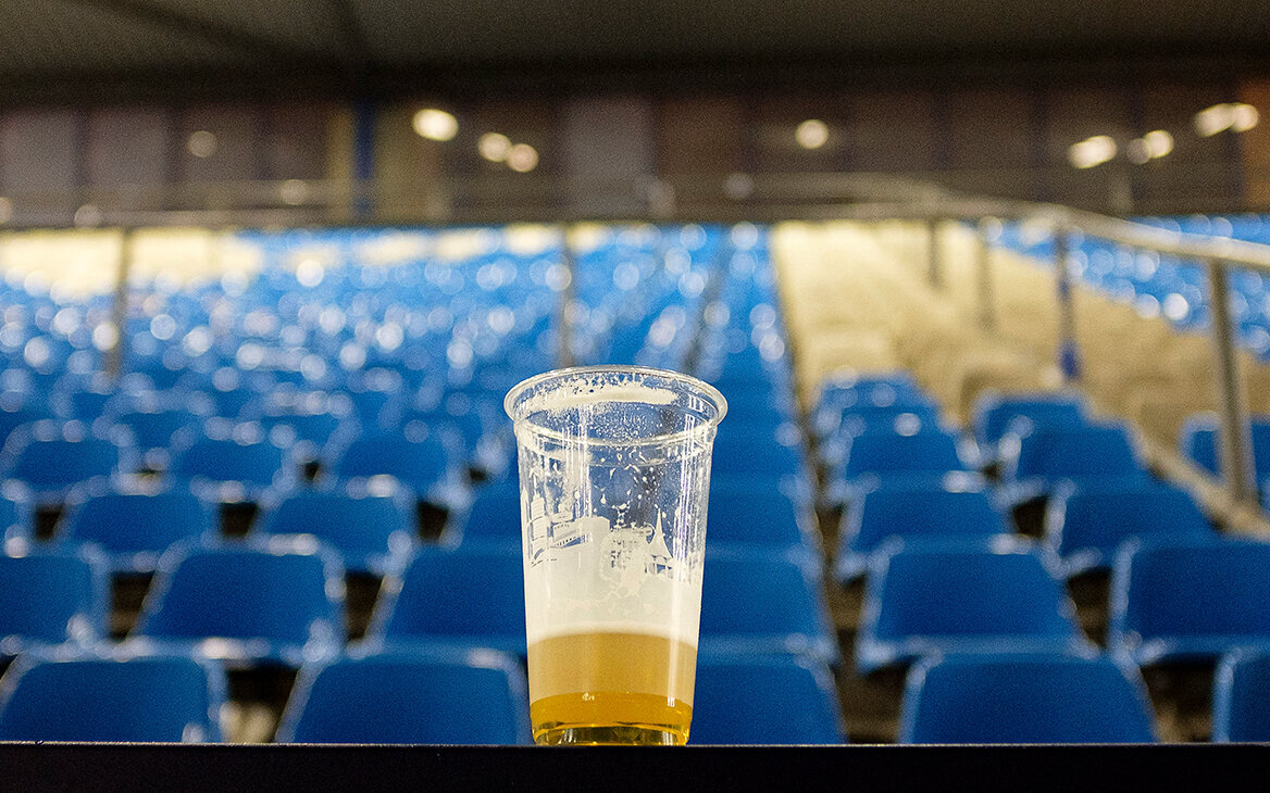 В Госдуме предложили размещать рекламу пива на фасадах стадионов