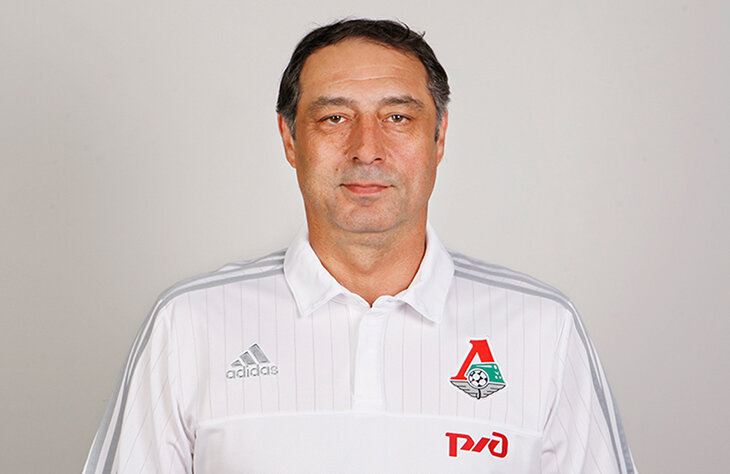 У нового тренера «Локо» Хапова нет лицензии PRO, но теперь можно и так. Помогает замещение от РФС – что это?