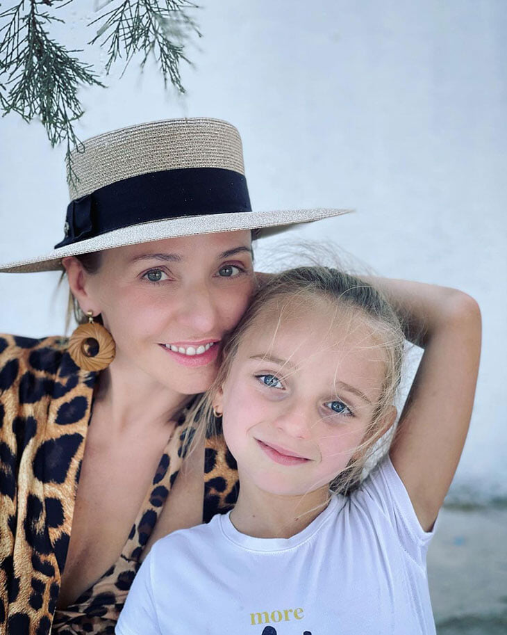 Навка пожаловалась, что ее 7-летнюю дочь Надю Пескову засудили из-за платья как у Загитовой и рекламы шоу. Отгадаете, что было дальше?