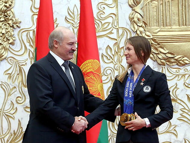 Белорусский ОМОН избил брата Домрачевой. Дарья – любимая спортсменка Лукашенко и подчеркнуто не выступает против него