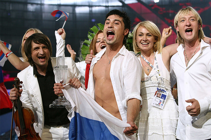 Не забыли, как Билан и Плющенко выиграли «Евровидение»? Фигурист чуть не отрезал певцу пальцы, а перед полуфиналом им сломали лед
