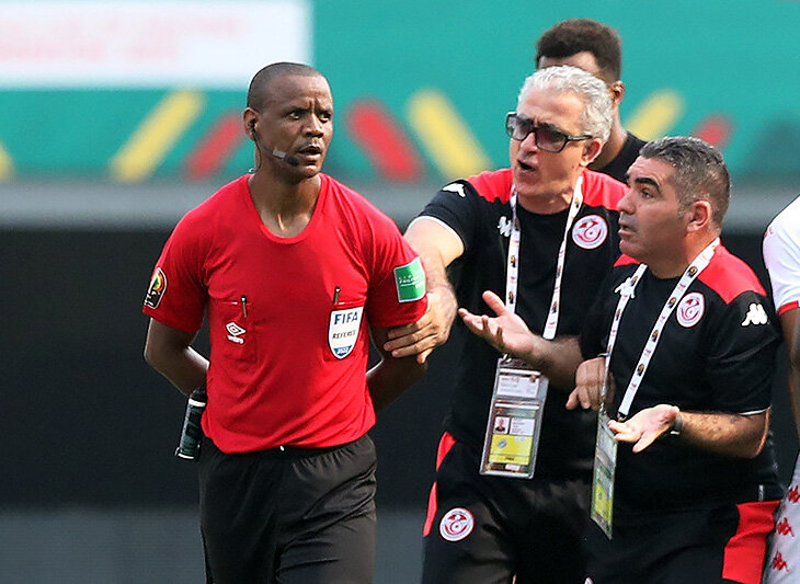 Хаос и безумие на Кубке Африки: судья дважды преждевременно заканчивал матч Тунис – Мали, тунисцы отказались доигрывать
