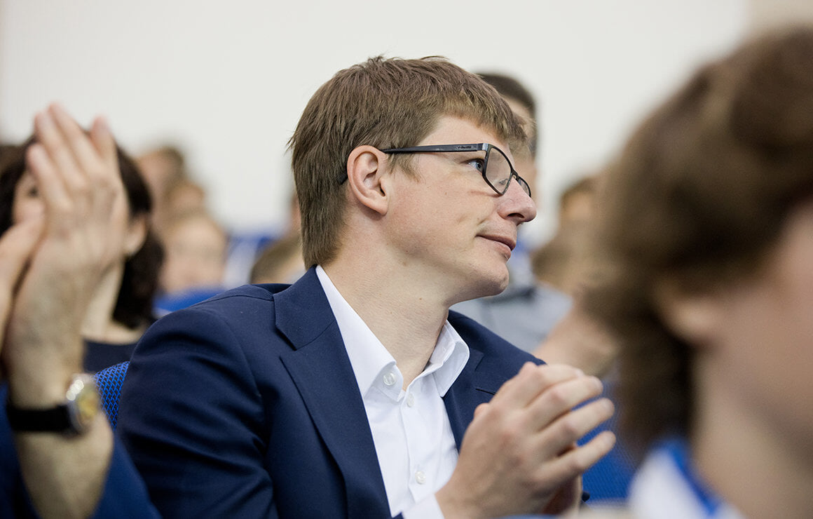 Аршавин о лимите: Пошел бы по немецкому сценарию 12 местных в заявке. Можно сделать минимальную зарплату для легионера