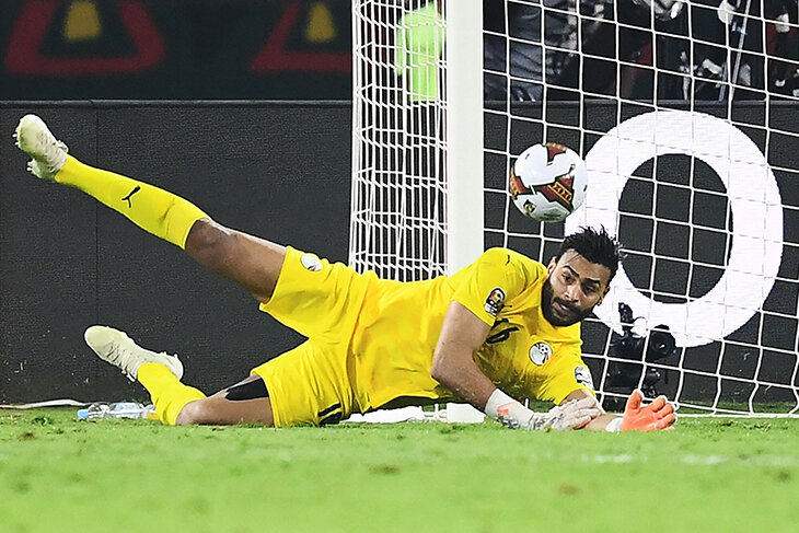 Египет тащил не Салах, а вратарь Габаски. Он отбил 5 пенальти и пропустил всего 1 мяч, хотя начинал запасным