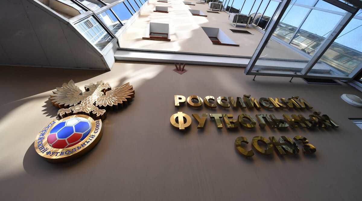 РФС предложил снизить ставку НДС до 0% для себя и клубов РПЛ на рекламу и договоры по медиаправам. 2,3 млрд рублей потенциальная налоговая экономия