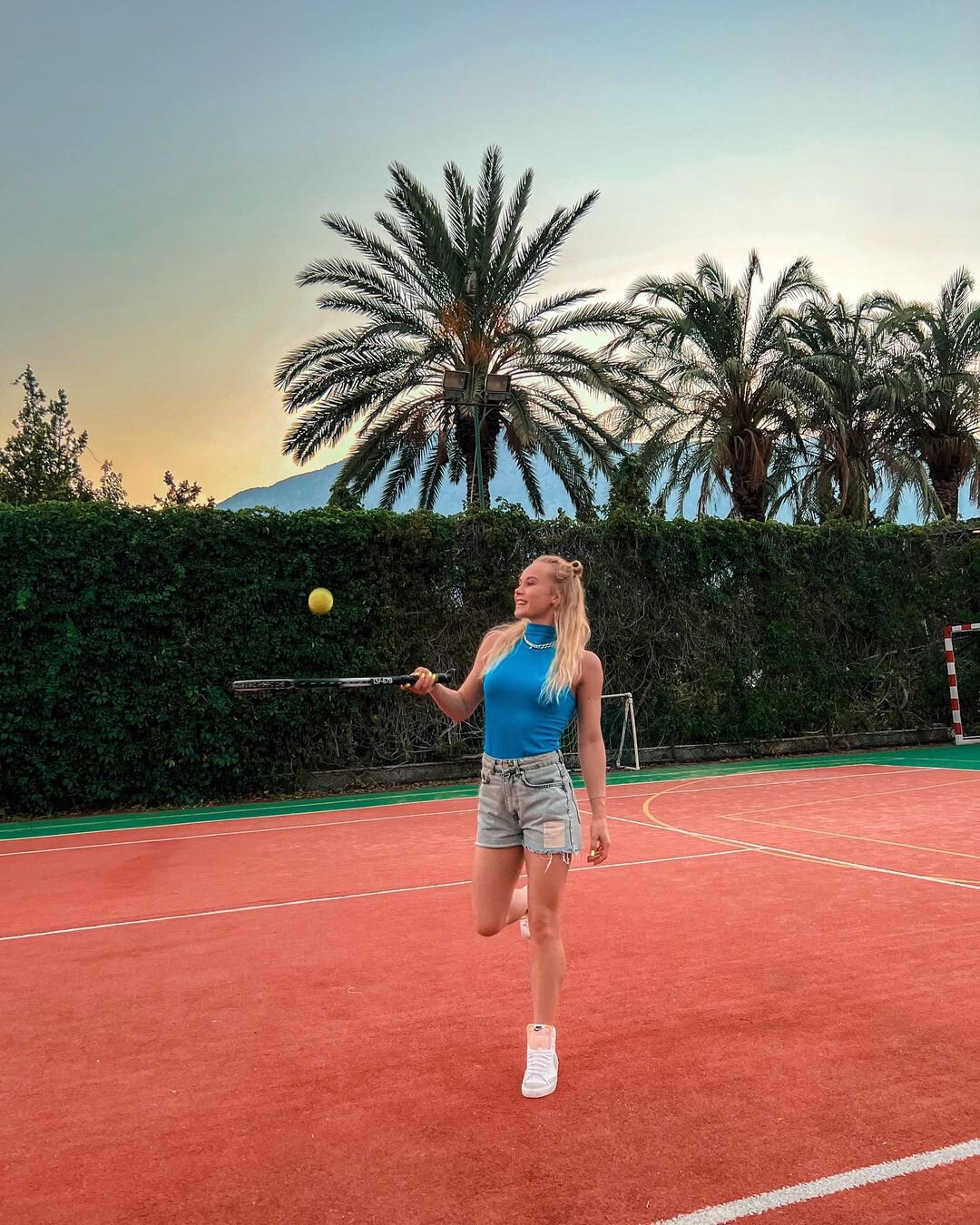 Гимнастка Мельникова: Вчера первый раз держала ракетку для большого тенниса. Теперь хочется чуть-чуть научиться